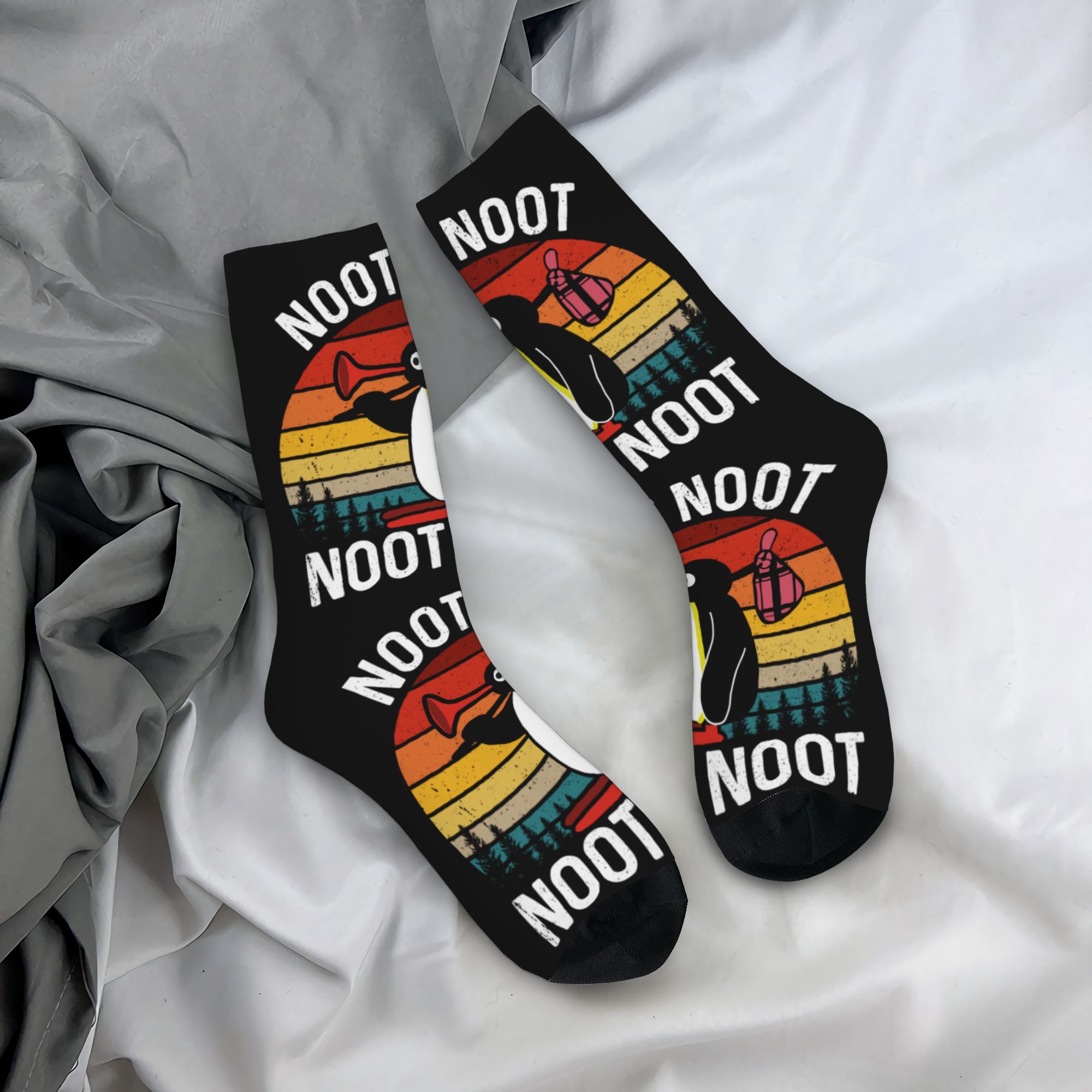 Sports Socks - カスタムクールで面白いミーム ピングー ヌート ヌート ソックス 男女兼用