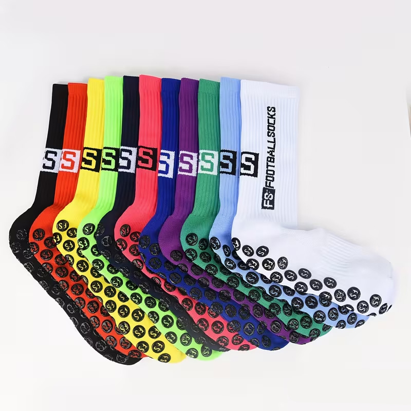 1足 グリップ付きスポーツクルーソックス スタイリッシュなF - Sports Socks のレビューと価格